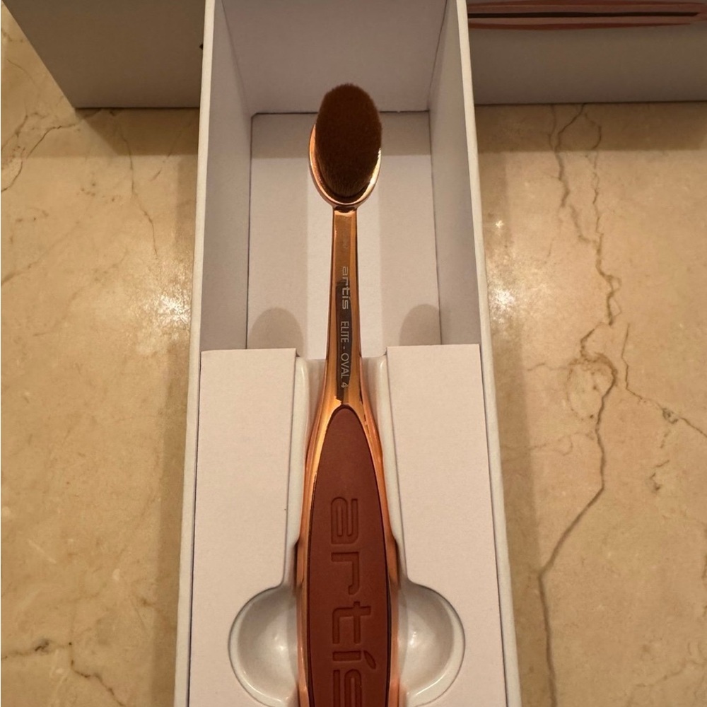 Artis Elite Oval 4 brush